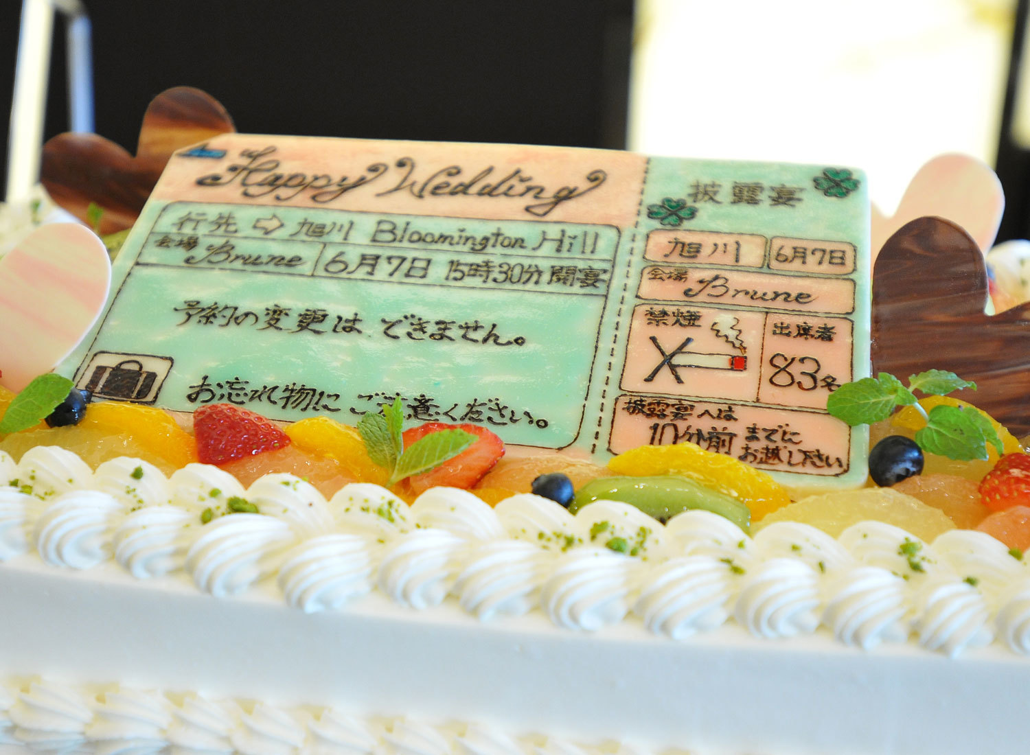 北海道旭川リゾートウエディング ブルーミントンヒル スタッフブログ スクエア型ウエディングケーキのオシャレなデザイン 3選 トレンドやこだわりをカタチにしませんか