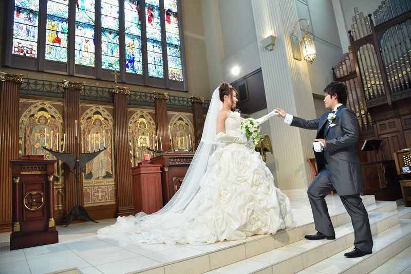 北海道旭川リゾートウエディング ブルーミントンヒル スタッフブログ 結婚写真は残したいお二人へ 神聖なチャペルでふたりきりの挙式を