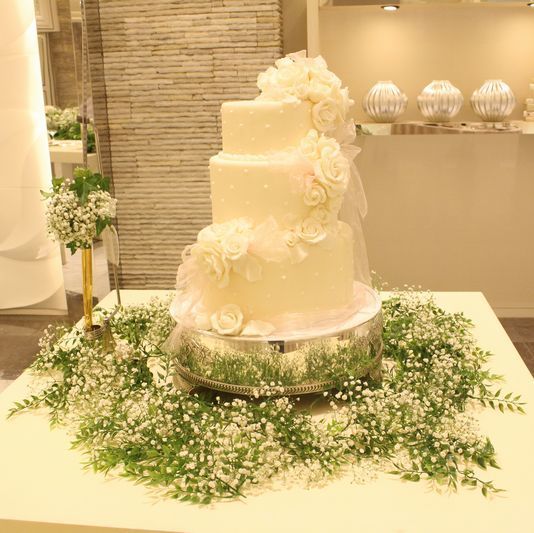北海道旭川リゾートウエディング ブルーミントンヒル スタッフブログ ウエディングケーキ おふたりの結婚式を盛りあげるマストアイテム
