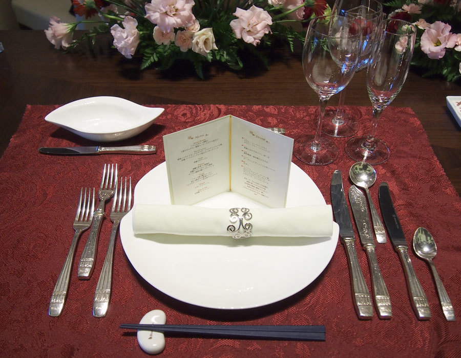 北海道旭川リゾートウエディング ブルーミントンヒル スタッフブログ ゲスト様向け 披露宴でのテーブルマナー を伝授 迷わずカトラリーを使えるプランもご用意